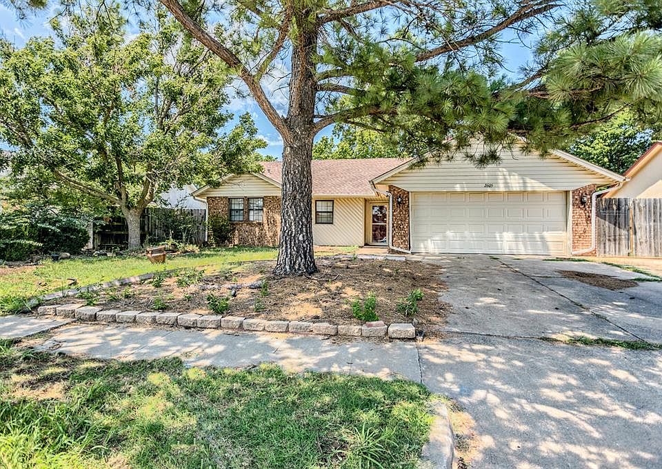 1st image of 2605 Glen Oaks Dr