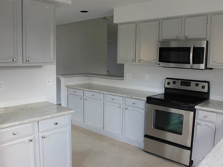 812 Shannon Dr — Photo 2