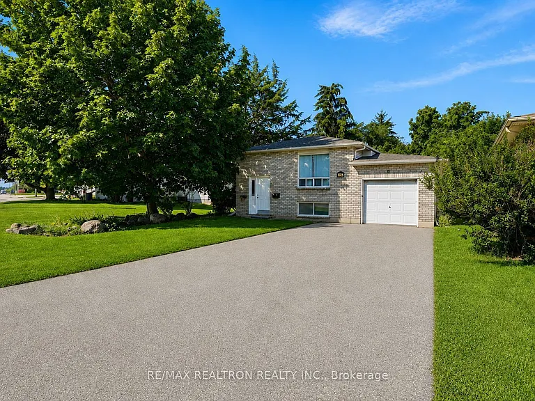 414 The Queensway Rd S — Photo 1