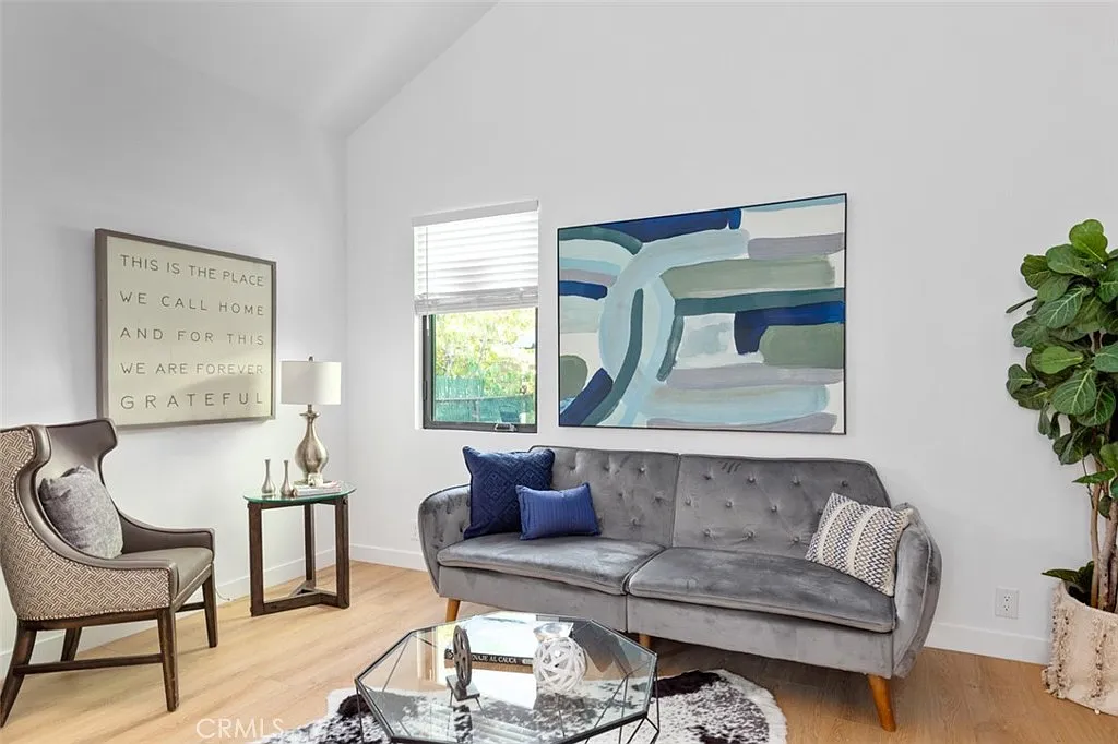 2 bed, 681 sqft, $3,850 — Photo 4