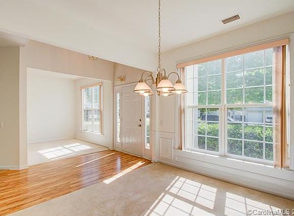 3rd image of 3939 Manor House Dr