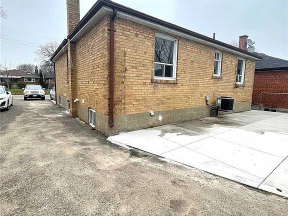 5th image of 137 Redwater Dr