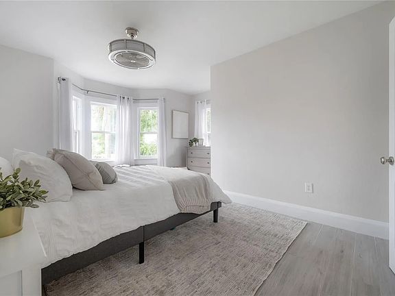 5th image of 350 W Osborne Ave