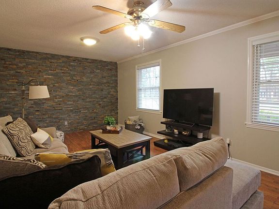 4th image of 303 Dobbs Dr