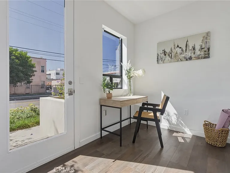 1301 Tamarind Ave — Photo 3