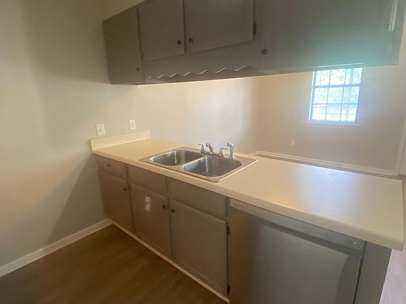 3rd image of 405 Lumpkin Ave Unit 26