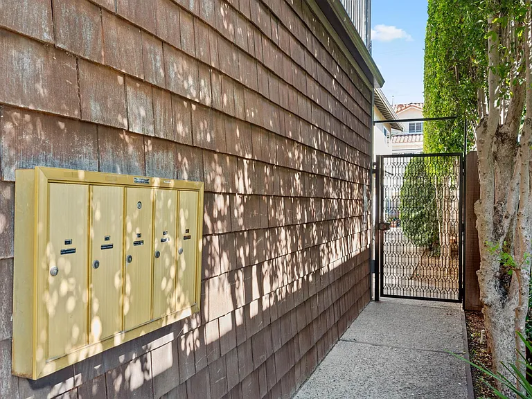 3821 Albatross St — Photo 40