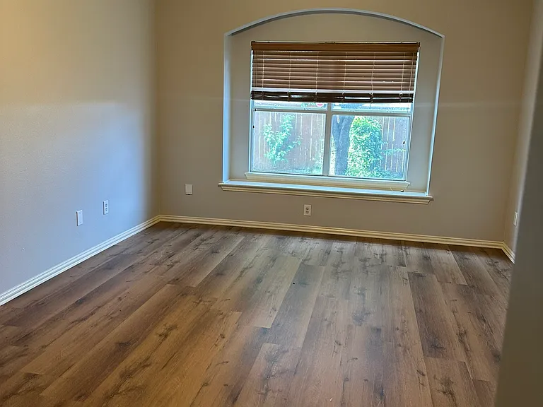 4561 Grassy Glen Dr — Photo 12