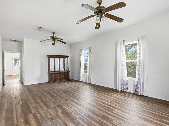 4th image of 403 E Morgan