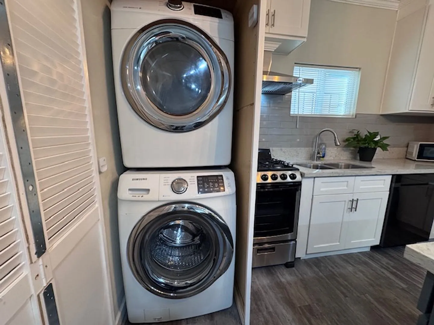 Fully Furnished New ADU 2 Bed, 2 Bath — Photo 4