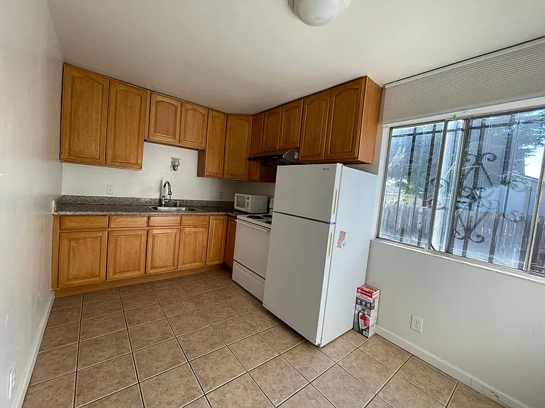 1617 San Joaquin St — Photo 3