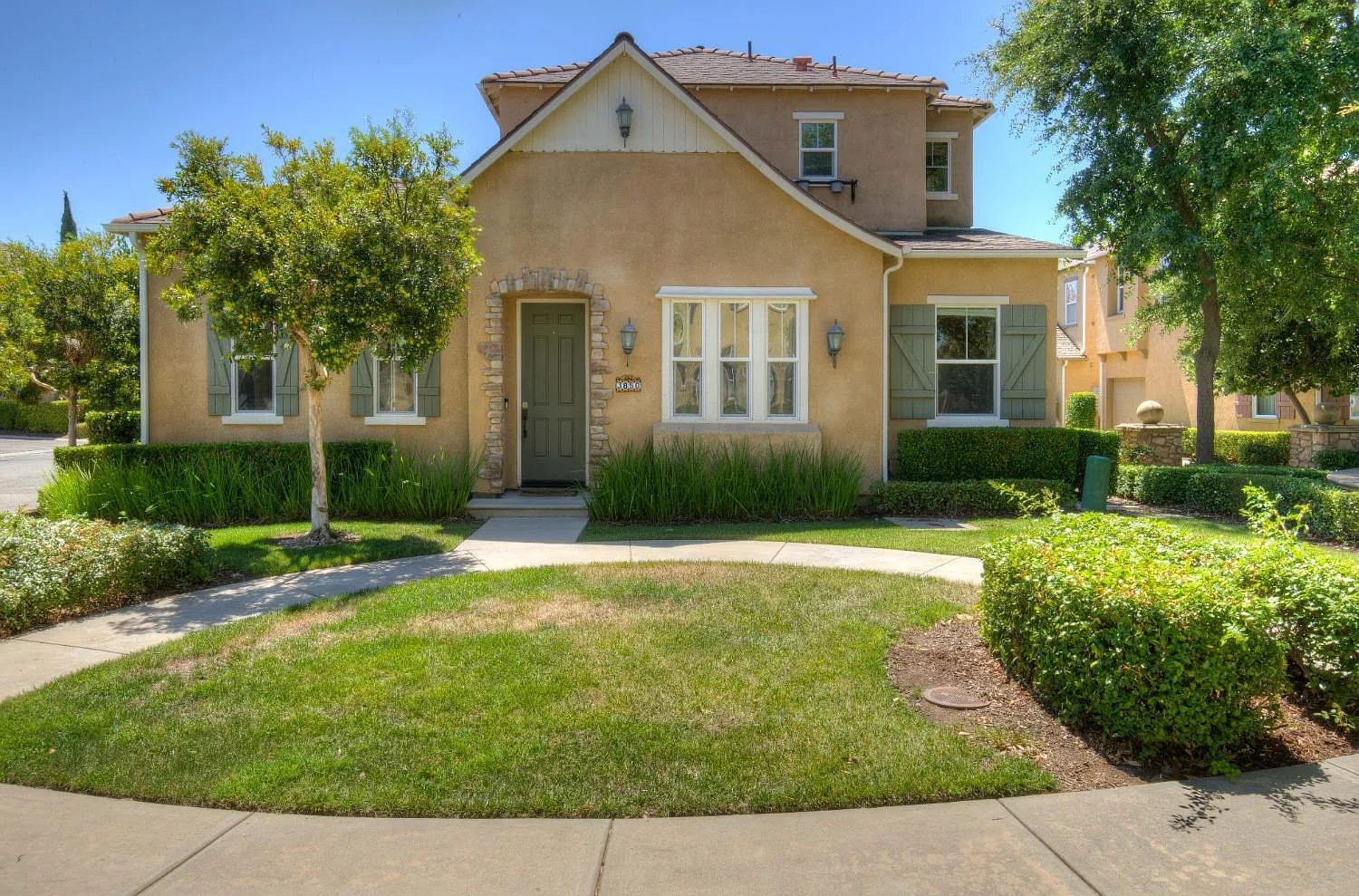 3850 Loyola Ln photo 1