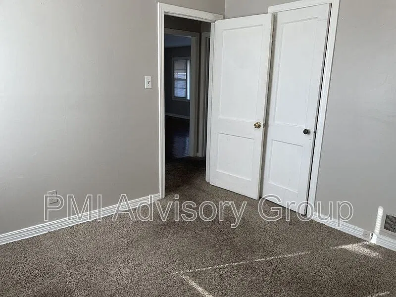3 bed, 1.0 bath, 1104 sqft, $1,200 — Photo 3