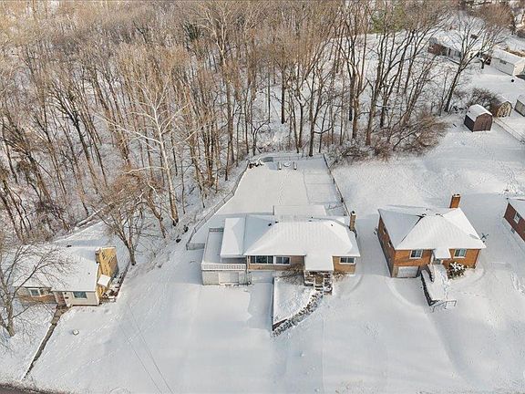 3rd image of 582 Trenton Ave