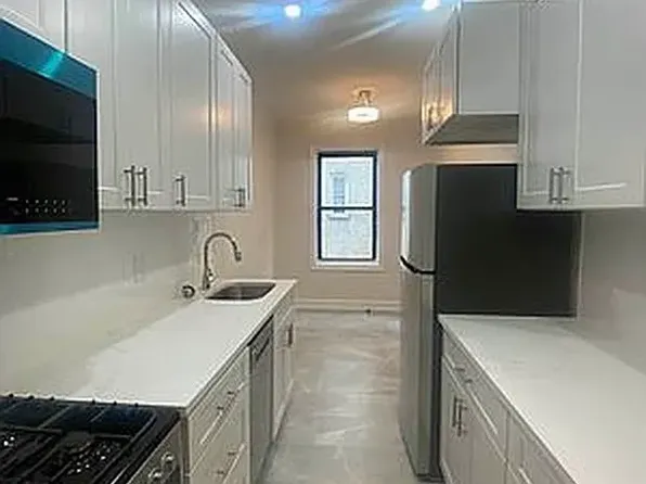 625 Caton Avenue image 1 of 12