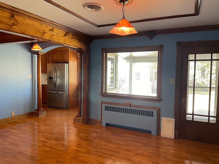 949 Victoria St — Photo 5