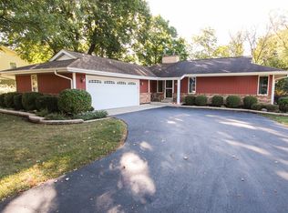 997 Meadow Ln, Elgin, IL 60123