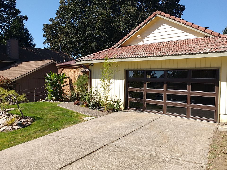 2nd image of 2045 Windcroft Rd