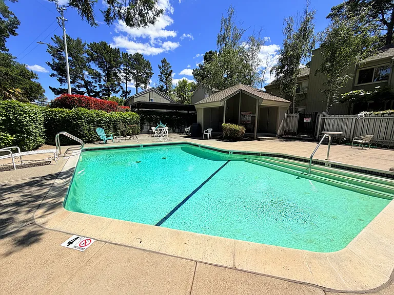 111B Ascot Ct — Photo 27