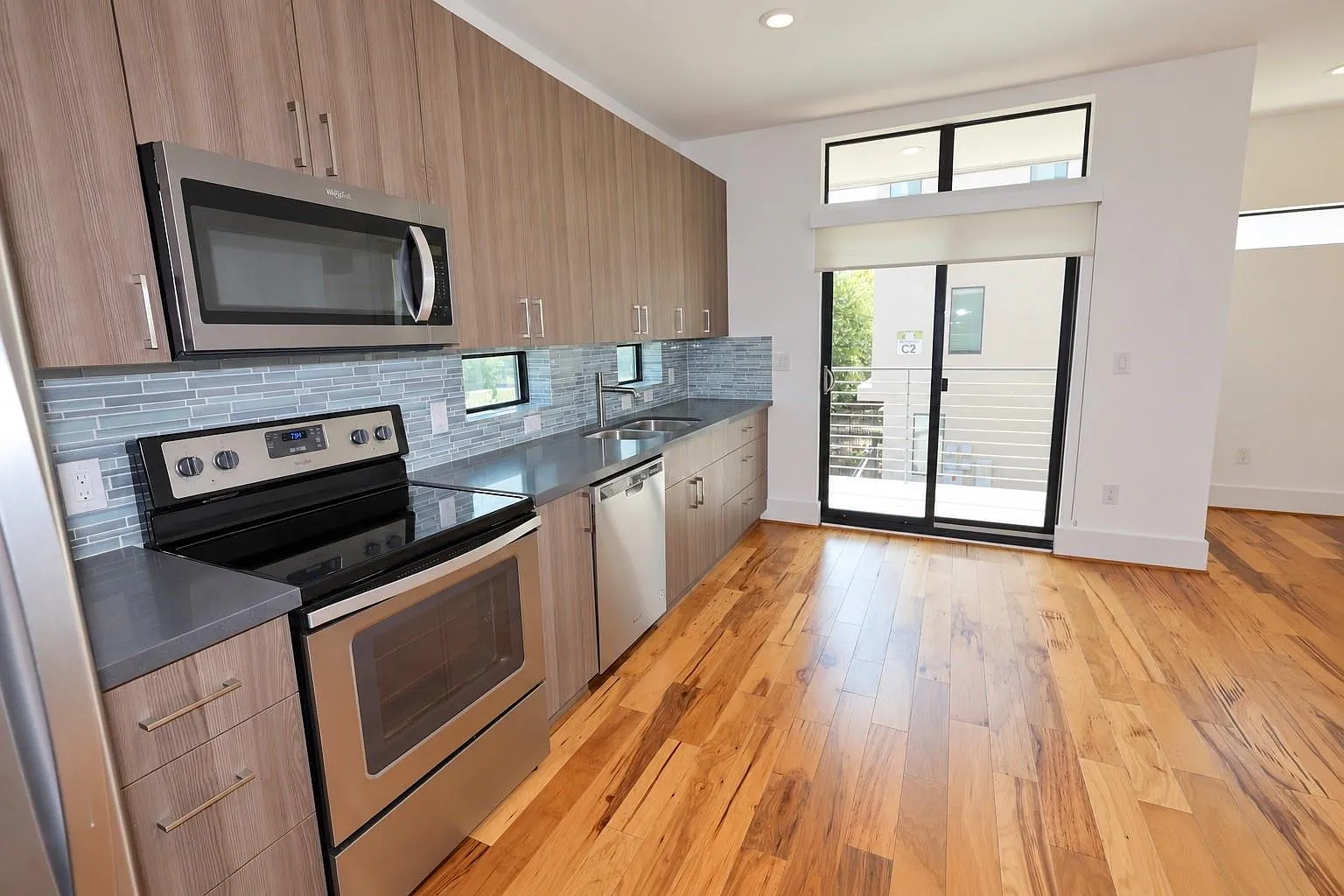2401 Crawford St — Photo 4