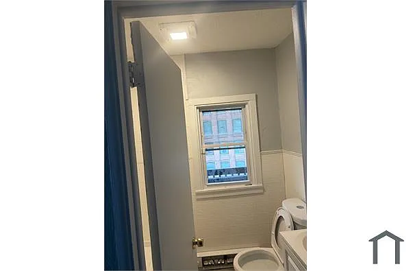 Building Photo - 71 E Clay St #2