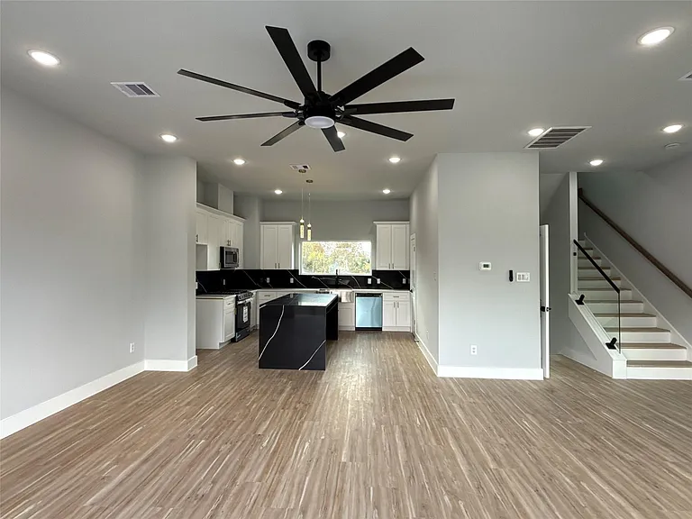 3101 Live Oak St — Photo 4