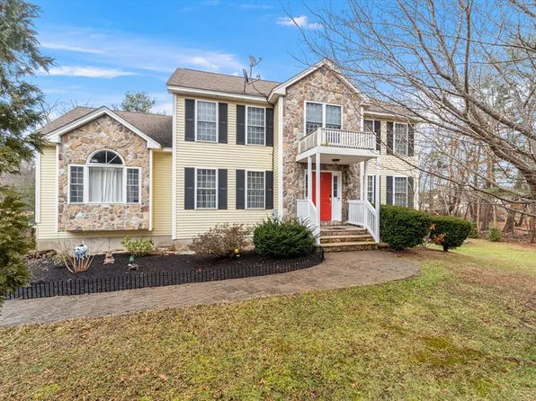 2 Elephant Rock Rd, Seabrook, NH 03874