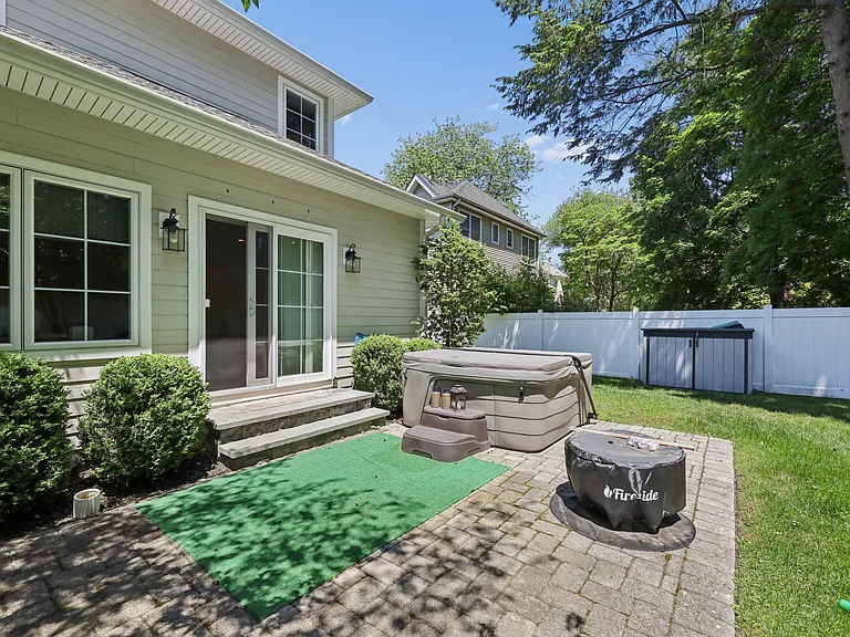 294-296 Tenafly Rd — Photo 37