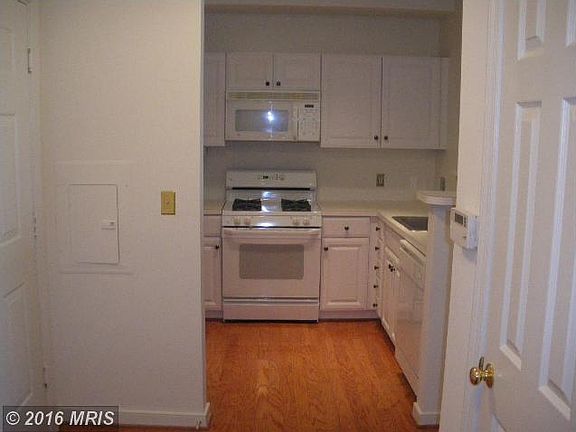 3rd image of 1625 International Dr Unit 418