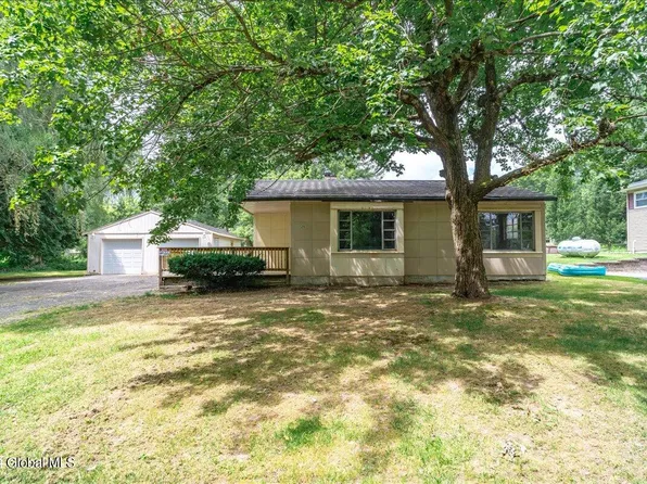 26 Palmer Avenue, Ballston Lake, NY 12019