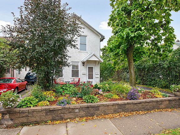 2nd image of 422 2nd St NE #1