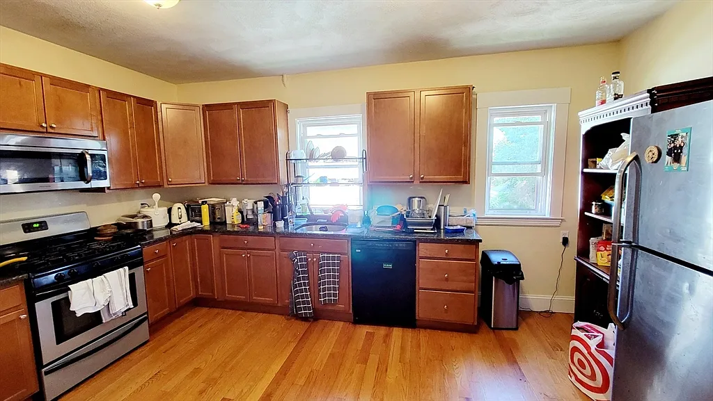 5 bed, 2.0 bath, 1800 sqft, $6,750 — Photo 1