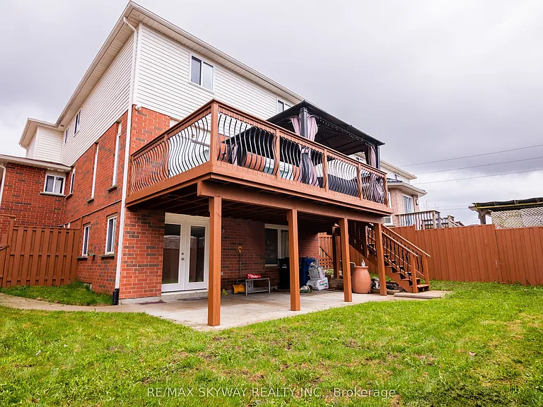 116 Severn Dr — Photo 2
