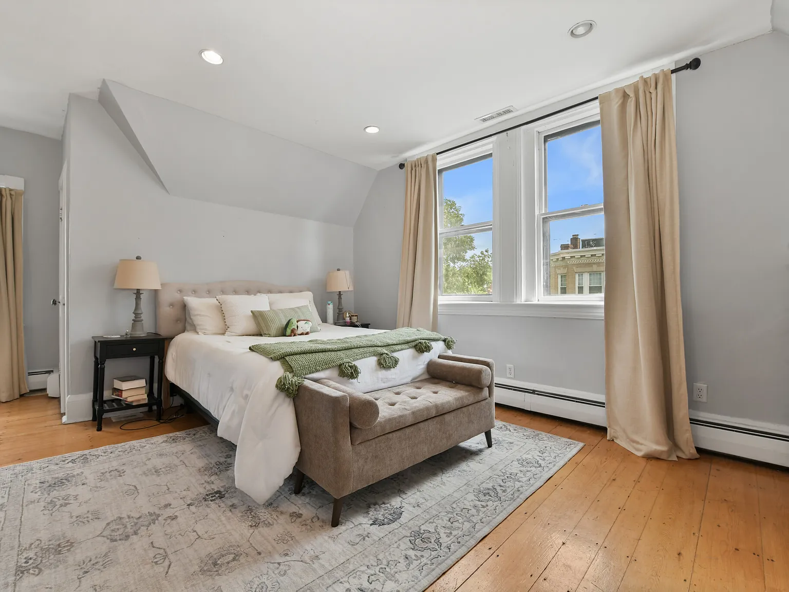 2 bed, 1192 sqft, $2,700 — Photo 3
