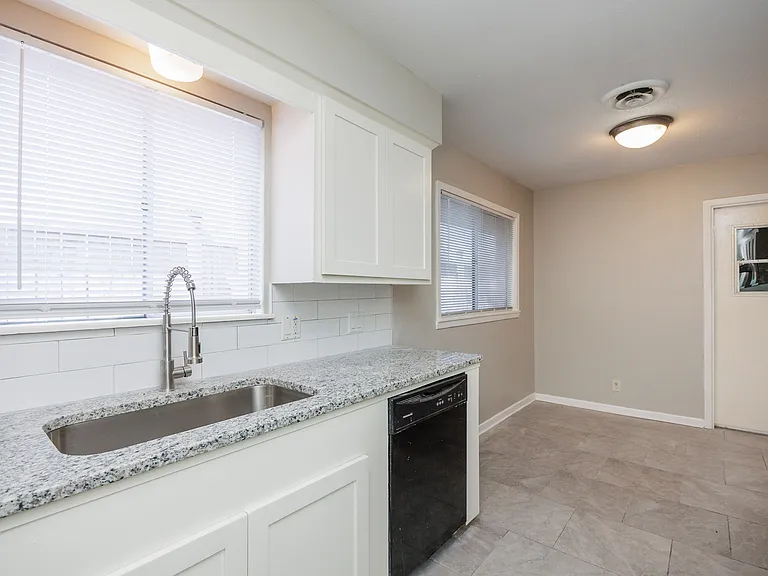 207 Blanco Dr — Photo 6