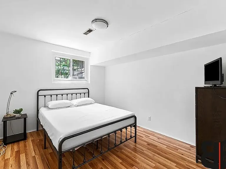 496 Lexington Ave #1 — Photo 11