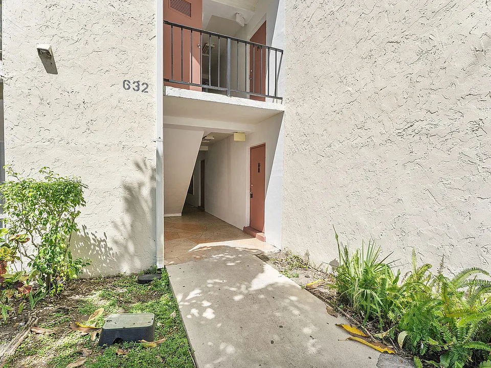 632 NW 13th St #16