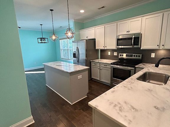 5th image of 27 Burgess Ave