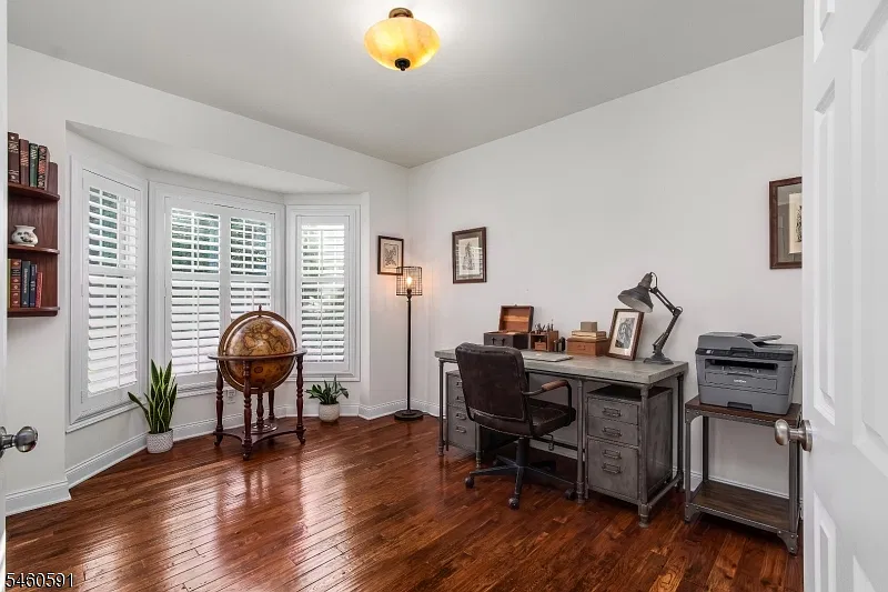 4 bed, 2.5 bath, $5,000 — Photo 4