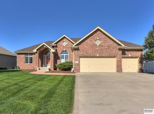 6810 Greyson Dr, Papillion, NE 68133