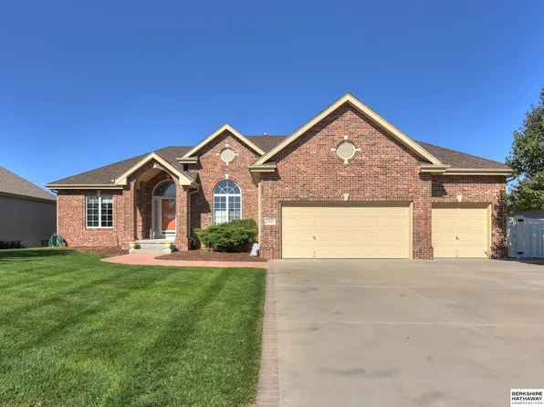 6810 Greyson Dr, Papillion, NE 68133