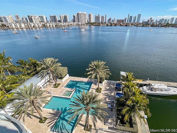 2nd image of 17301 Biscayne Blvd APT 609