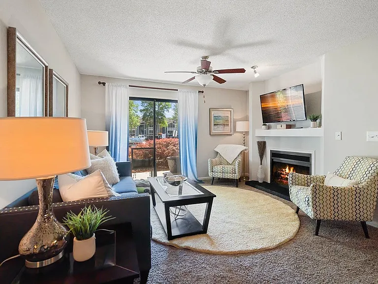 Ashley Lakehouse — Photo 23