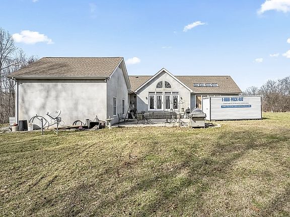3rd image of 390 Paradise Ln