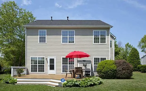 3 bed, 1935 sqft, $2,400 — Photo 2