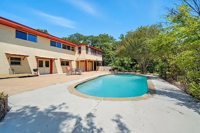 1421 Lake Shore Dr — Photo 5