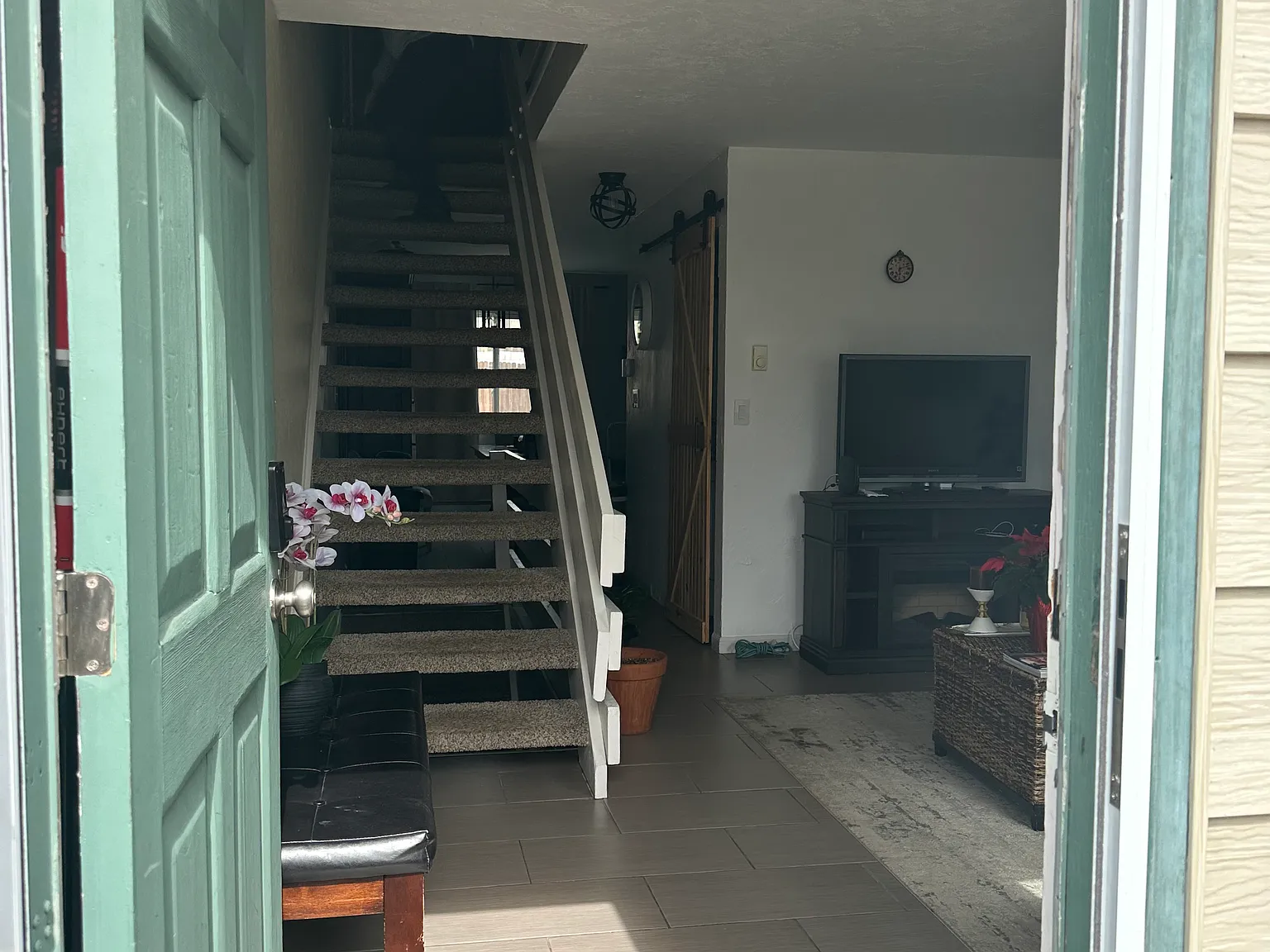 4 bed, 2.5 bath, 1566 sqft, $4,200 — Photo 2