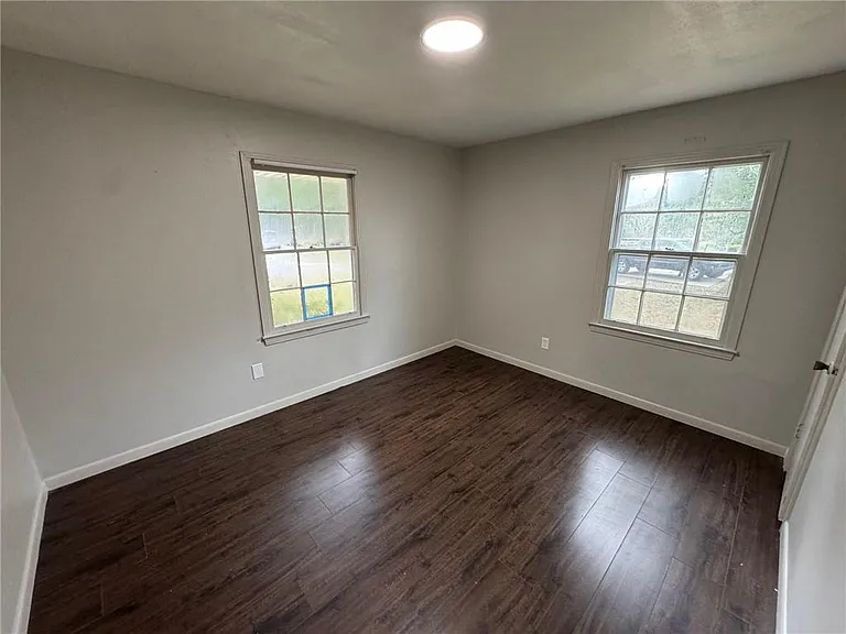 4734 Clarendon Dr — Photo 13
