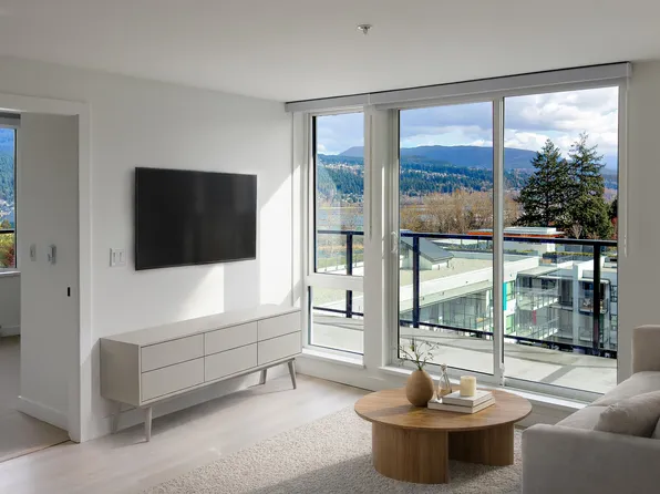 2002 Saint George St #406, Pt Moody, BC V3H 0N4