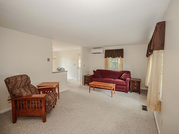 3rd image of 1B Arabian Court